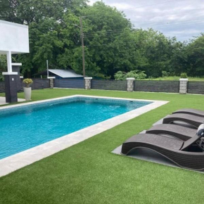 Private house with pool.10 min walk to Penca beach